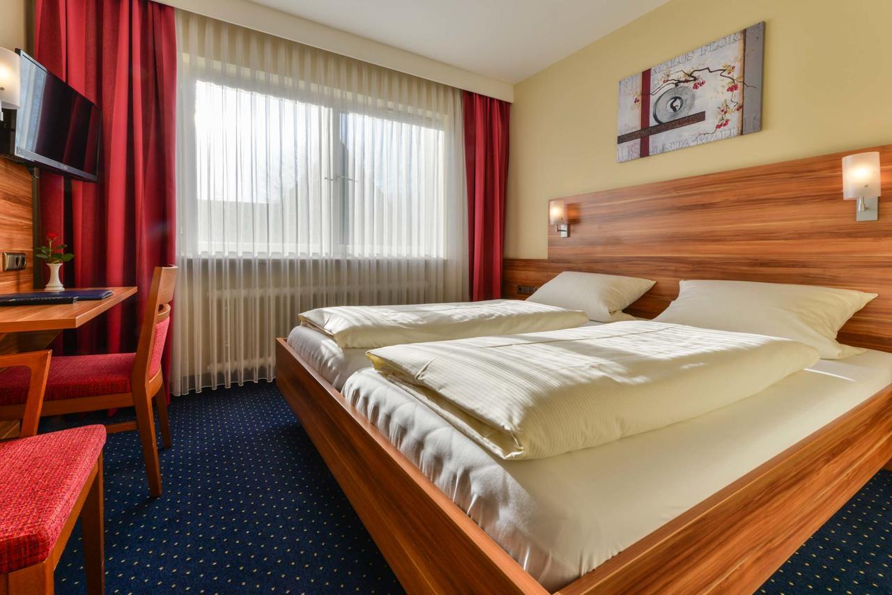 Hotel-Gasthof Rotes Ross Heroldsberg Exterior foto